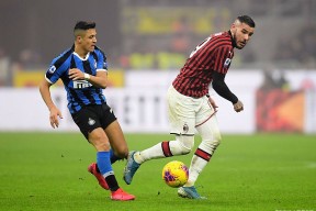 九游体育-TheShy迎来七赛季出色发挥，西班牙队观众热烈欢呼！全场沸腾不已(bethe中文翻译)