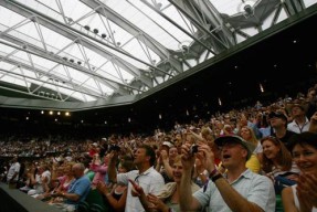 九游娱乐-MAD不断突破！，阿扎伦卡连续七场比赛得分超过晋级下一阶段观众掌声雷动的简单介绍